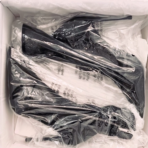 ⭐️STEVE MADDEN⭐️ SOLD OUT EVERYWHERE “MIXER”BLACK ANKLE BOOTES SIZE: 7.5 - Picture 15 of 16